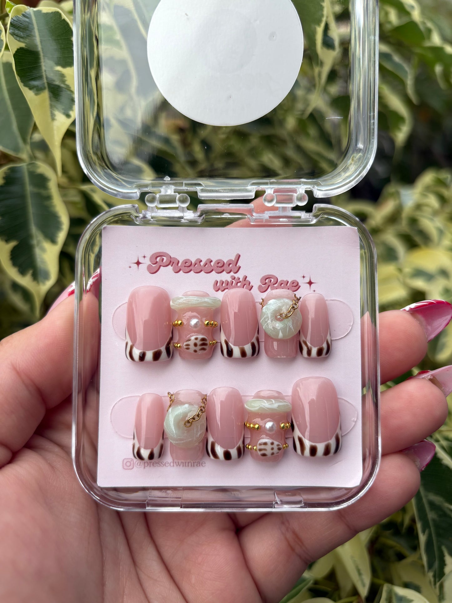 Island Girly w/Jade Donut