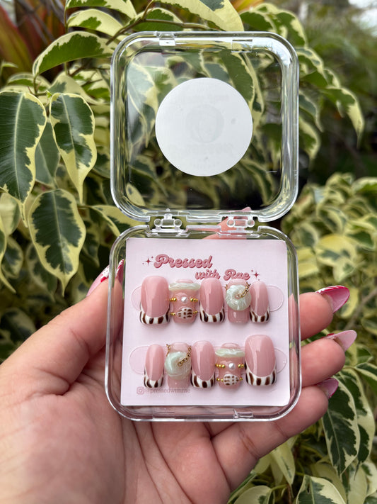 Island Girly w/Jade Donut